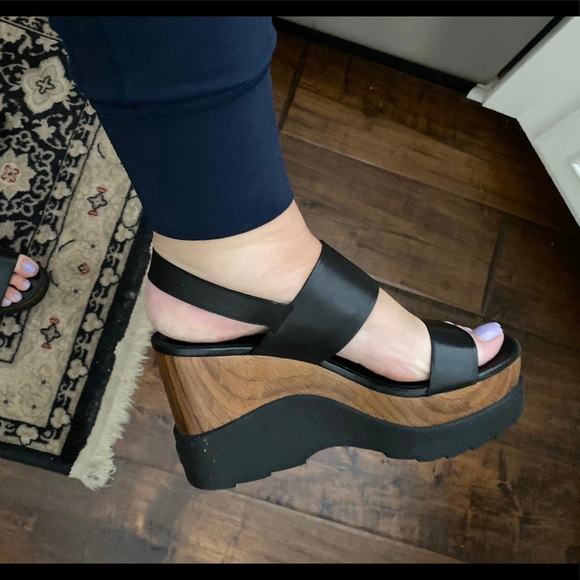 - Michael Kors Rhett Wedge Sandals - Picture 7 of 7